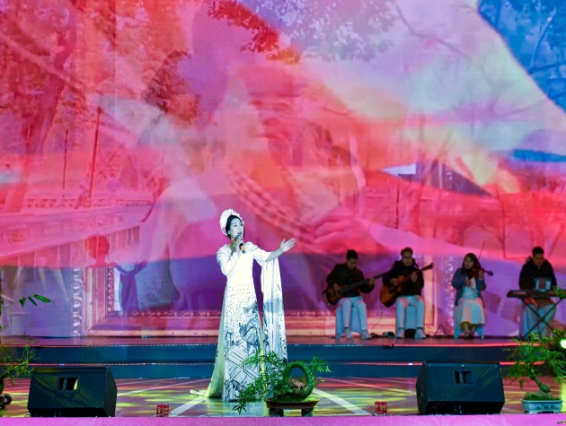 NSƯT Hương Giang làm mới tình khúc “Mùa Xuân Làng Lúa Làng Hoa” của nhạc sỹ Ngọc Khuê